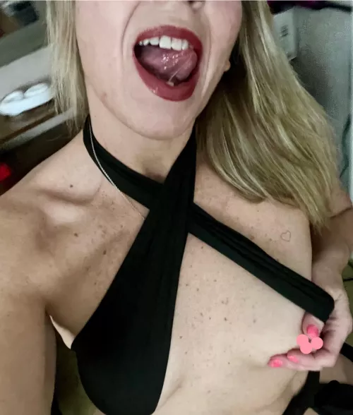 Do older wives still get lovins & dickins by naughty1milf