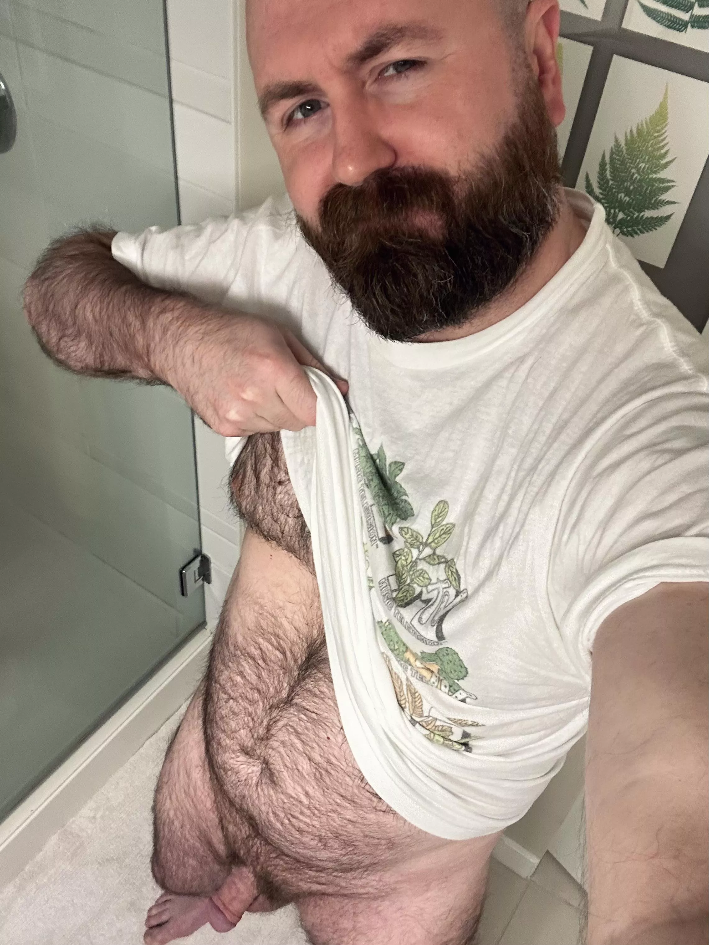 Early morning peep show posted by bothwaysopenjaws