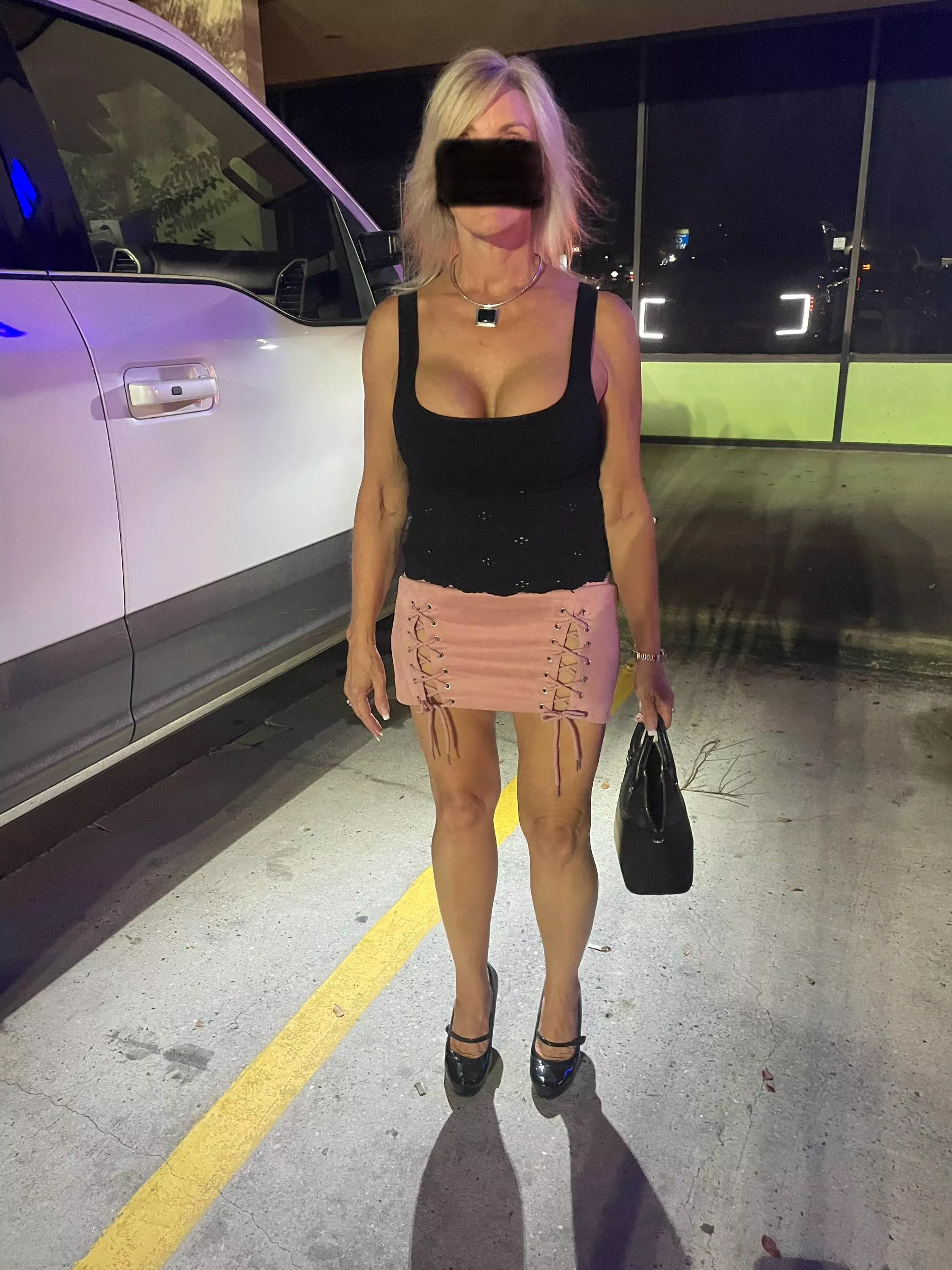 (F62) Would you be willing to take me out for drinks dressed like this? posted by Dry-Poetry5559