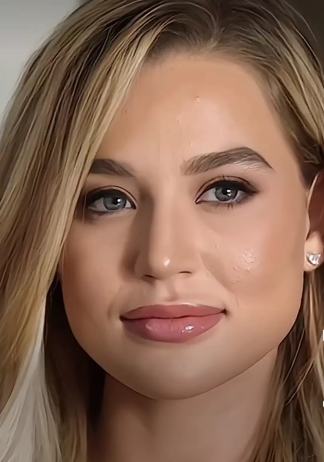 Guys can you tell me who is this pornstar ? posted by Glittering_Memory_85