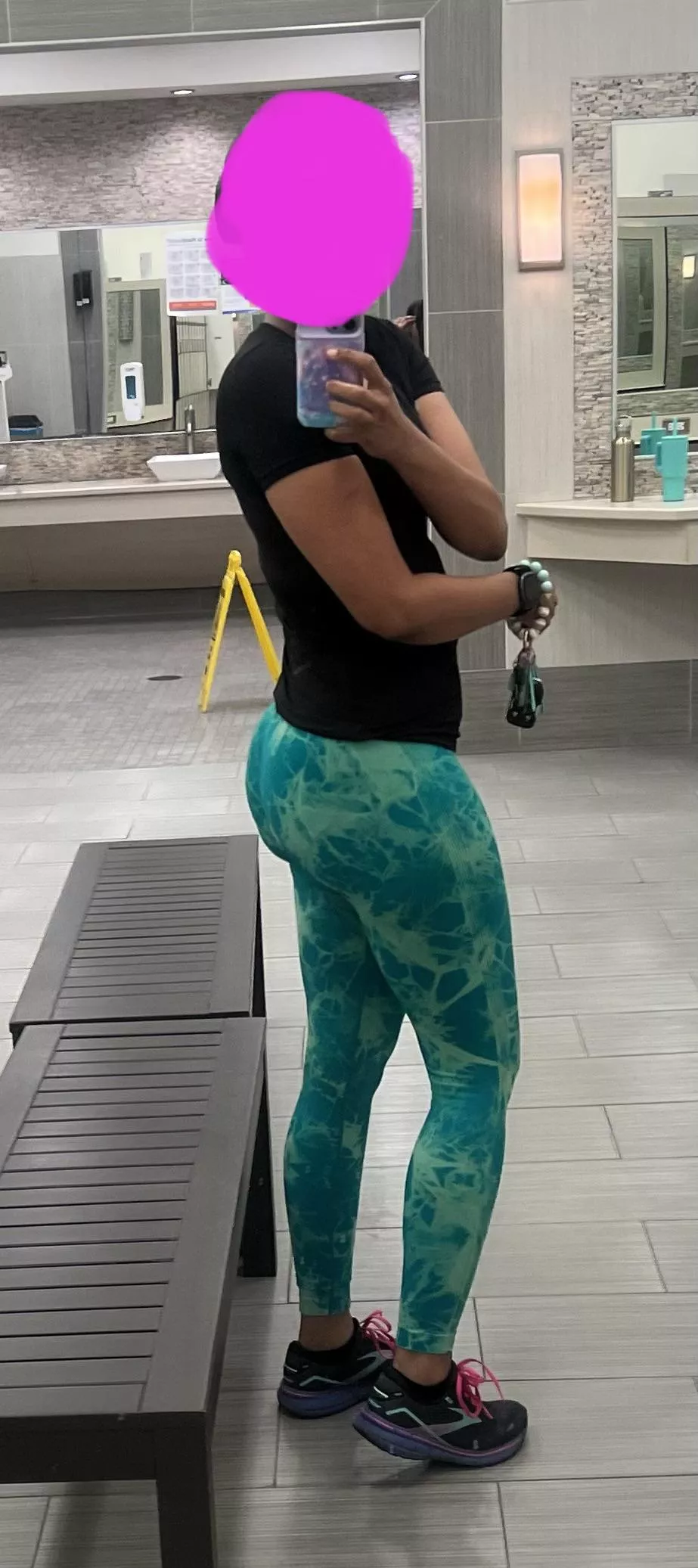 Gym selfie posted by Complex-Professor257
