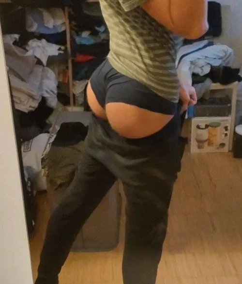 Having bubble ass is such a privilege by Pretty_Carrote