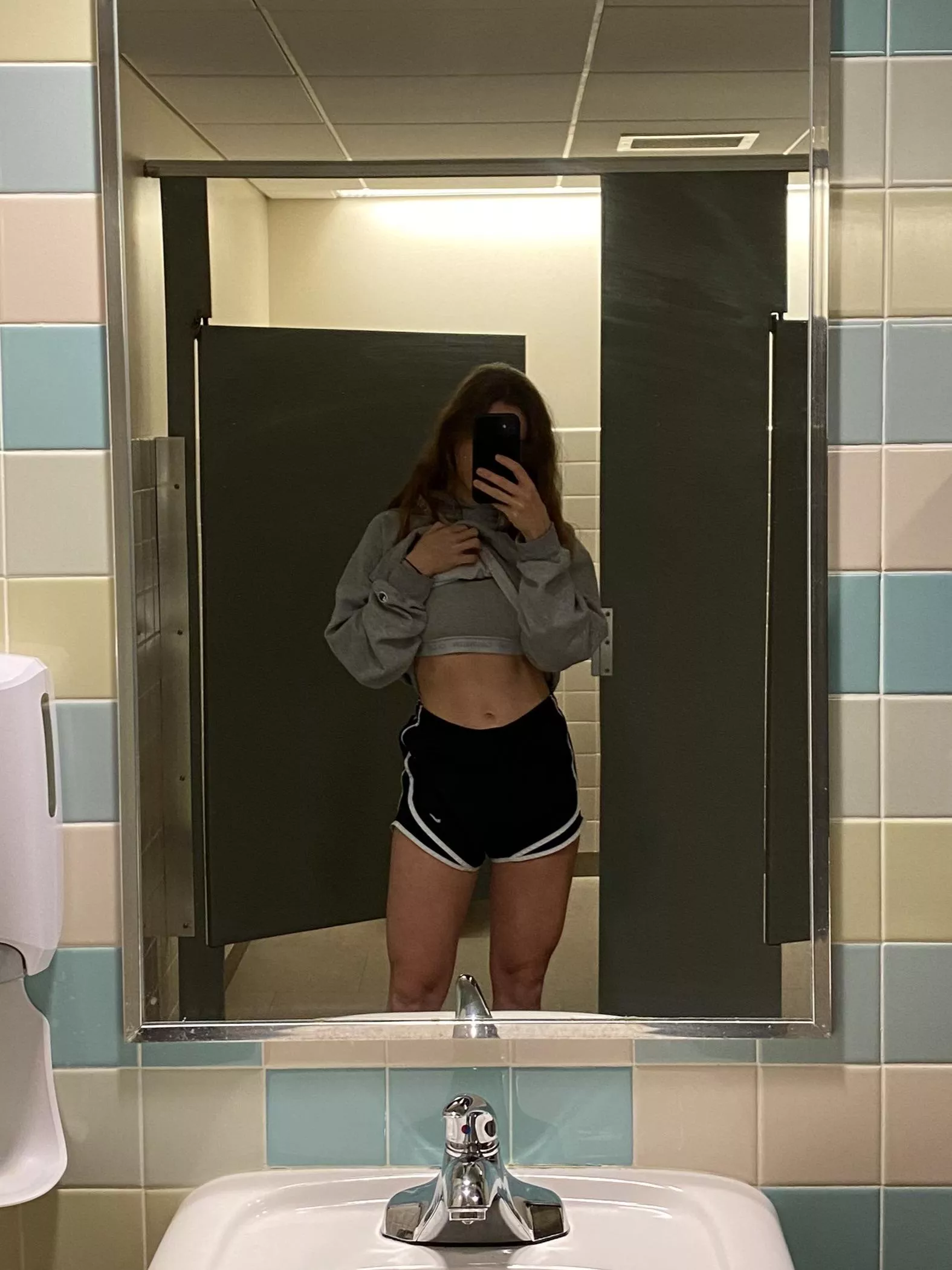 Hi from work 😜 [f] posted by hornyhamburglar