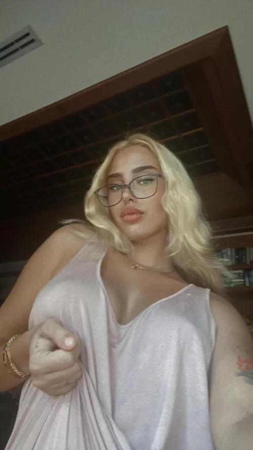 I looks gorgeous in my glass by BigWind0