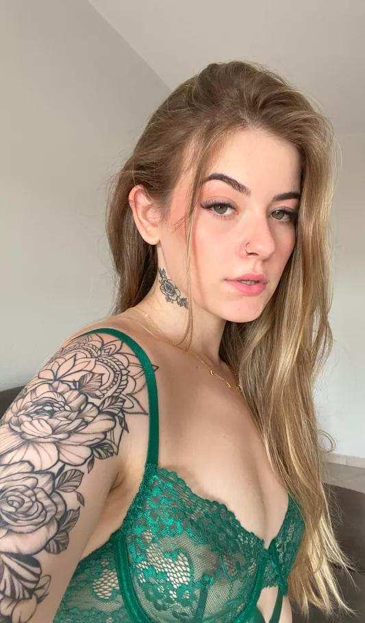 I need someone experienced to take off my clothes.. anyone here? posted by abundanttractor