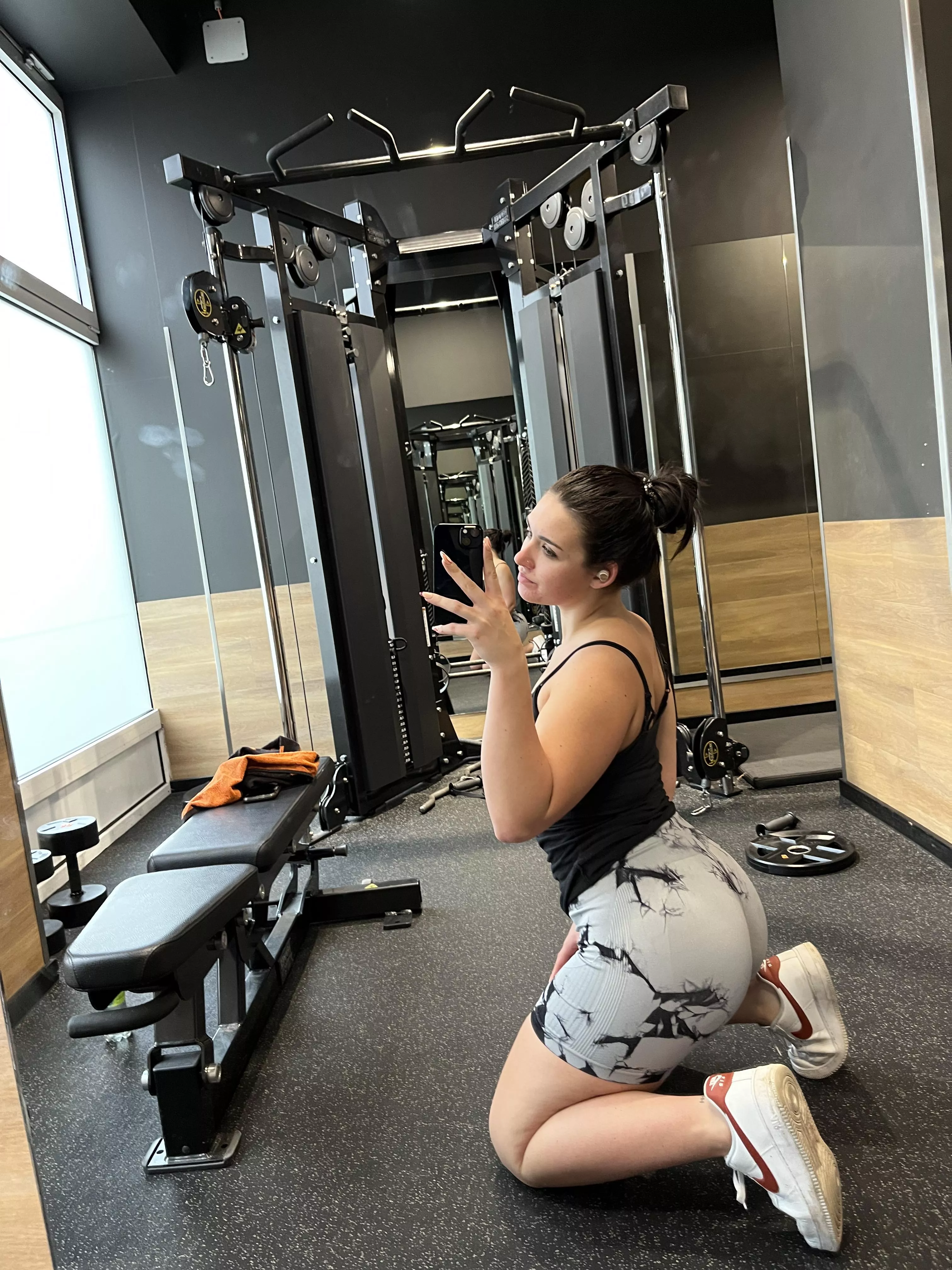 i think girls should wear more leggigns, what do you think about it ? posted by kikimsund