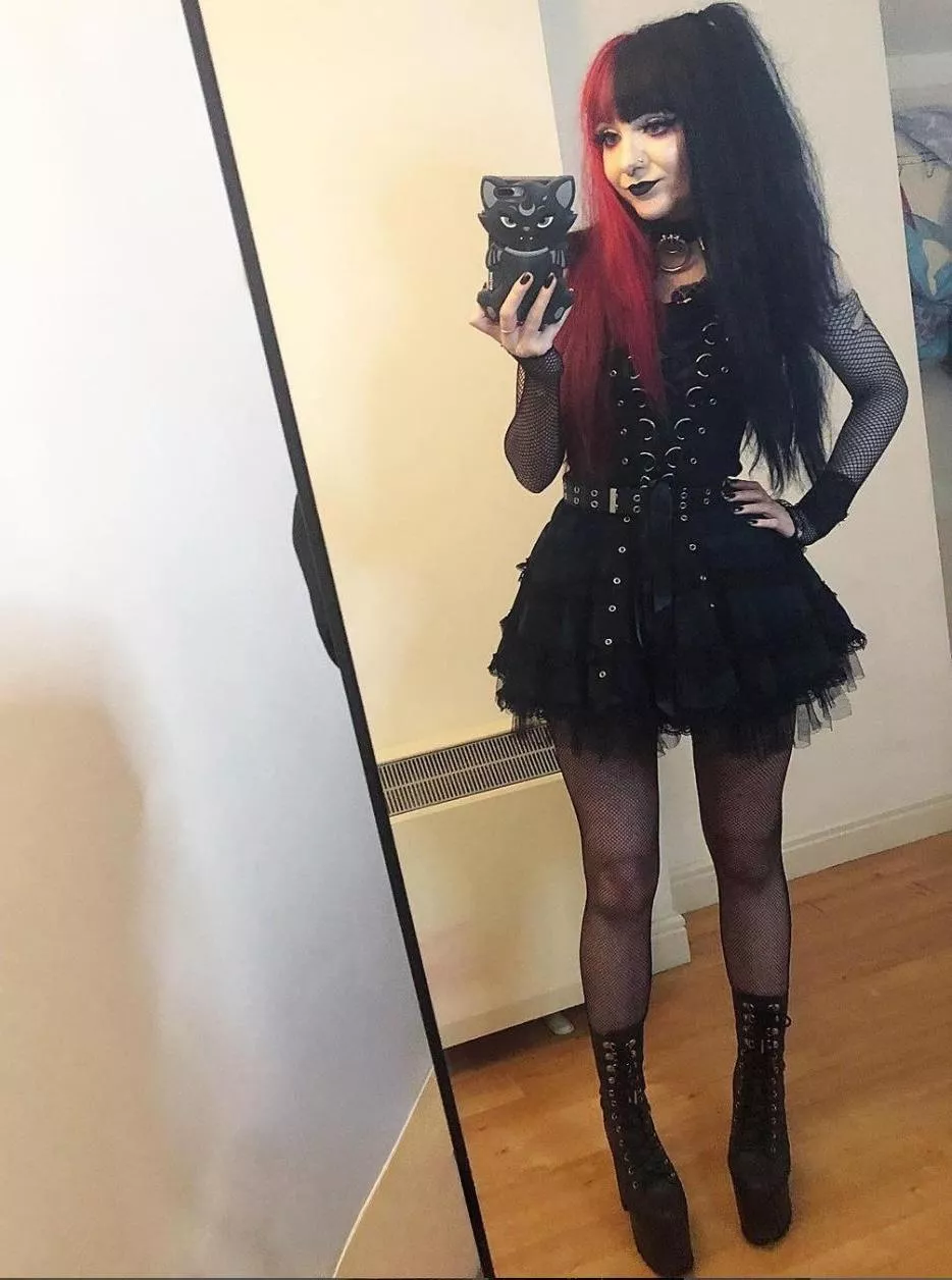 IDK what it is but dressing up makes my brain feel relaxed posted by _QueenofDarkness