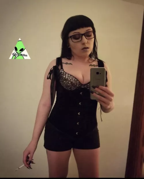 Old pic! by alienxbee