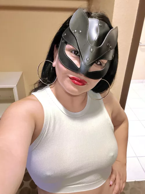 Red lips and white shirt, good enough by sweetjaslatiff