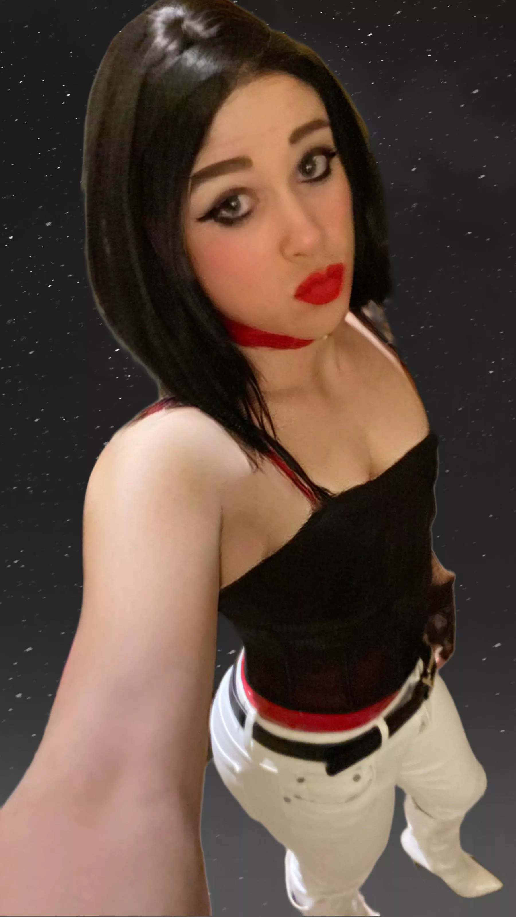 Showing off my Darker side 🖤 posted by lilyariTG