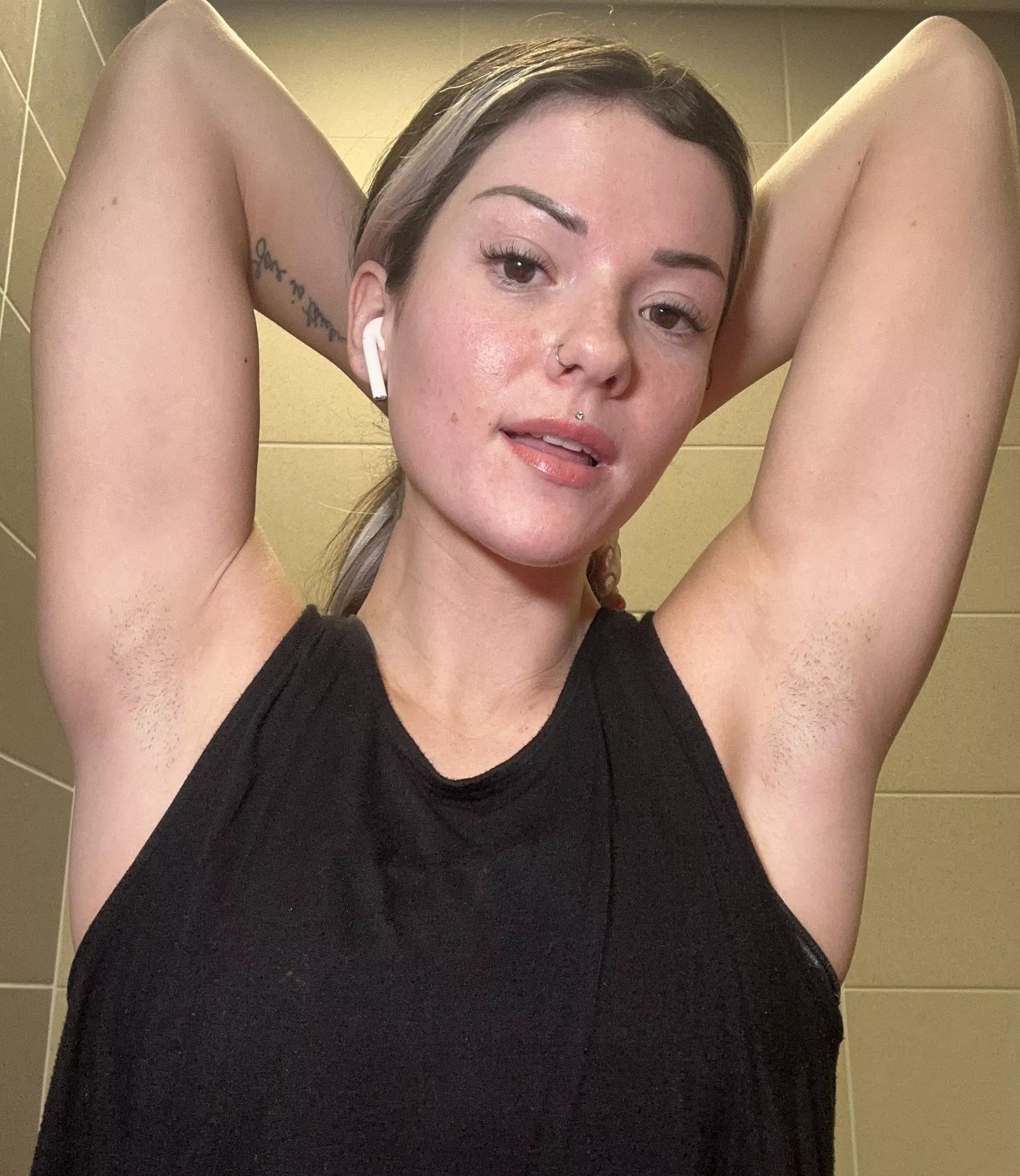 Stubble is coming back posted by lolotaylor