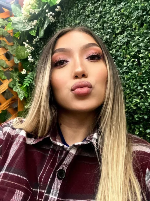 The sun always makes me tingle by xoLuciaaxo