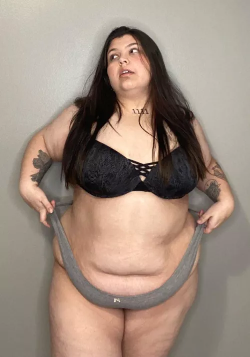 This 🐱 needs eating by ChickenHater730