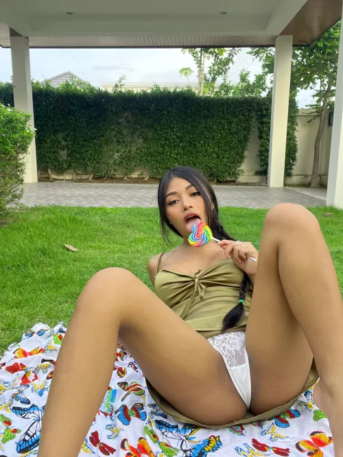 (18F) Why did you push me down?! I'm licking my lollipop! by Pyewackethome