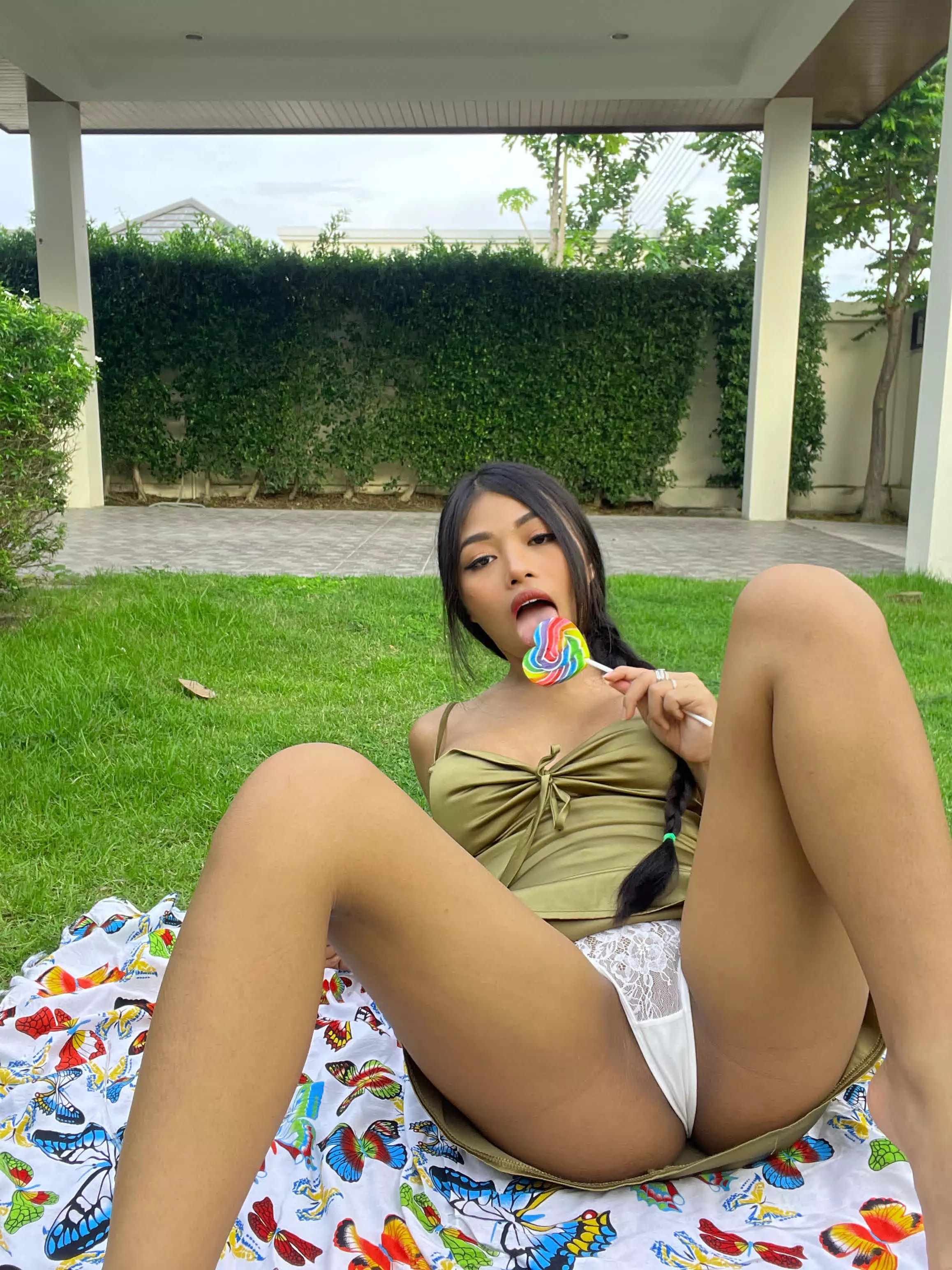 (18F) Why did you push me down?! I'm licking my lollipop! posted by Pyewackethome