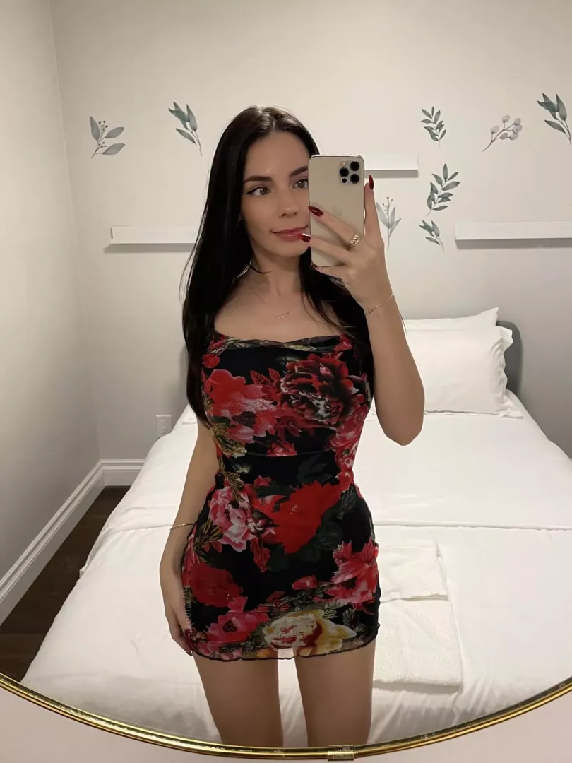 A short dress calls for no panties 🤭 by MinaVie
