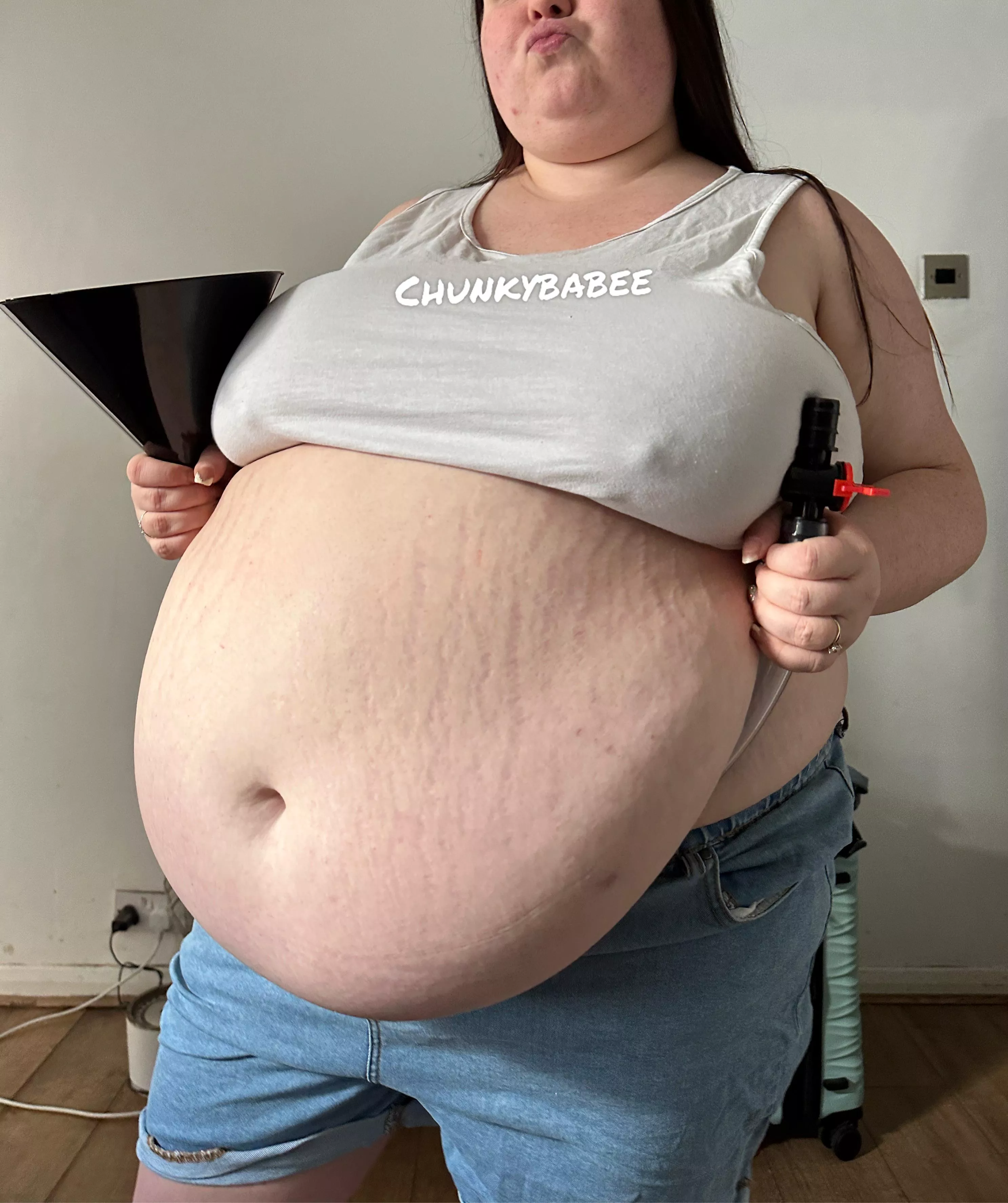 About to funnel ALOT of calories into this growing belly 🤭 posted by xChunkyBabee
