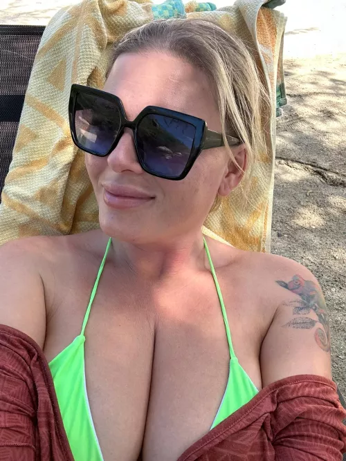 Beach day by bitingshark