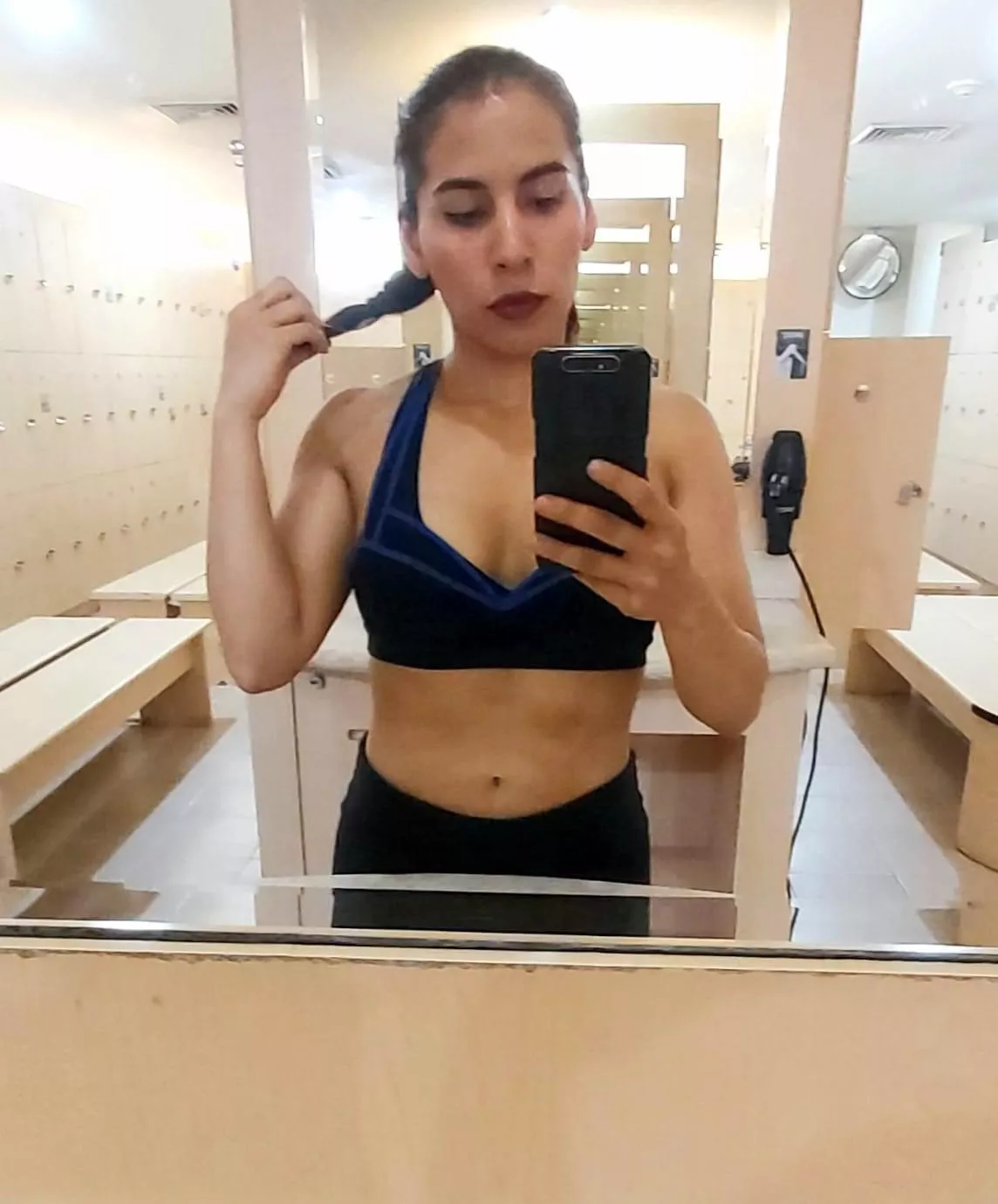 Do you like my croptop? posted by Sexyysante69