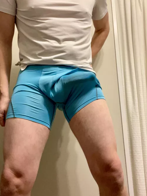 Feels like it’s gonna bust through! by Eazy_123_