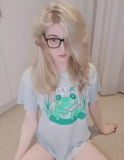 frogs are cute by stardust_sigil