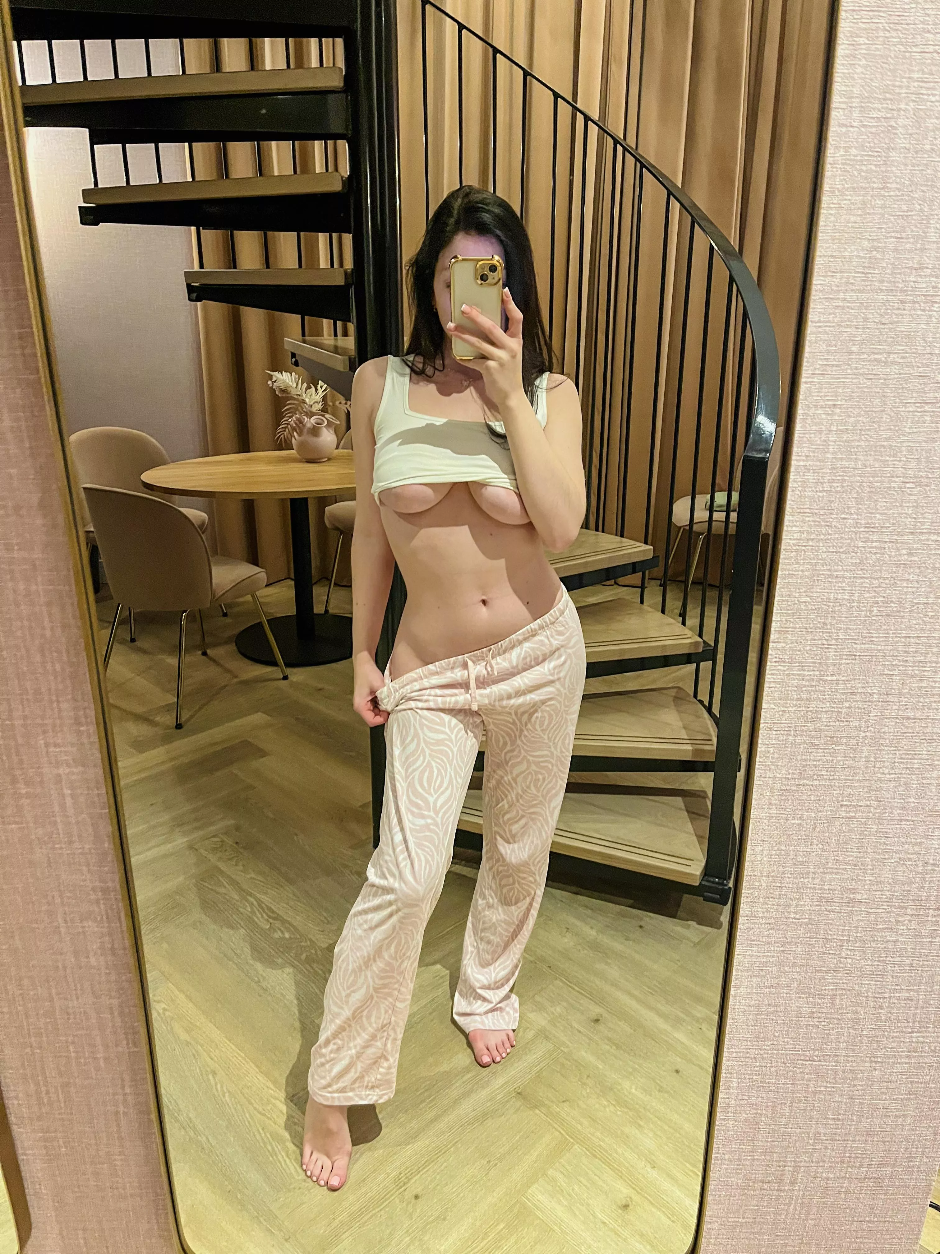 Gooodmorning 😌 [F] posted by Myla_feet