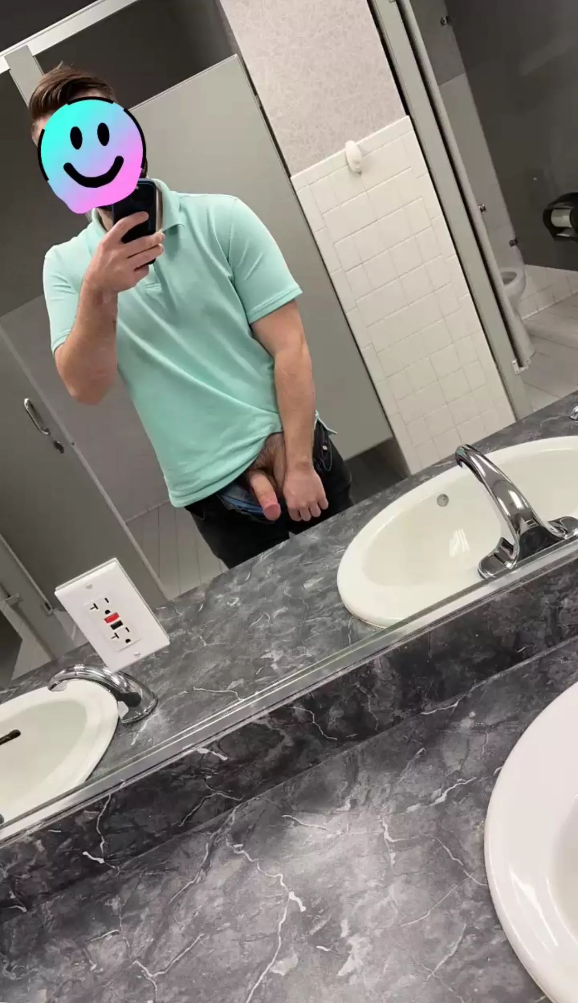 Happy Friday! Come help keep me entertained till I’m off work 😅 DMs open posted by MrJJ19