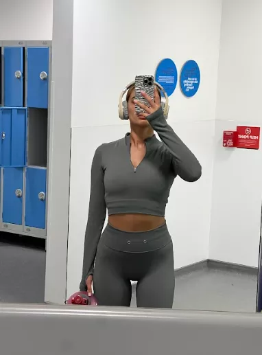 How's my gym outfit looking? posted by WorldlinessOk7796
