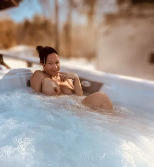 I love the hot tub by Kinky_model