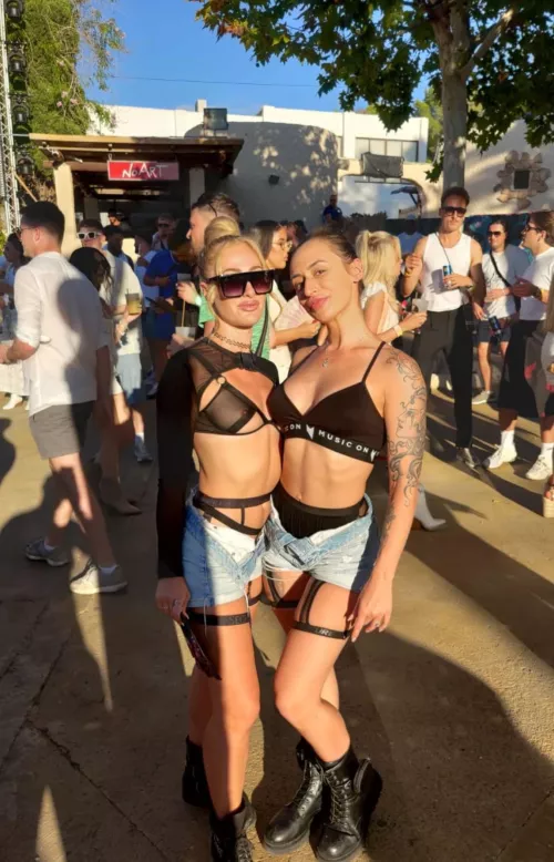 If you look close enough... by BCNRIHoes