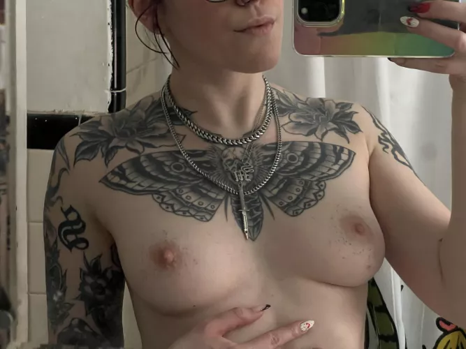 I’m the type of gf to send you these pics while you’re working by gxrlie420