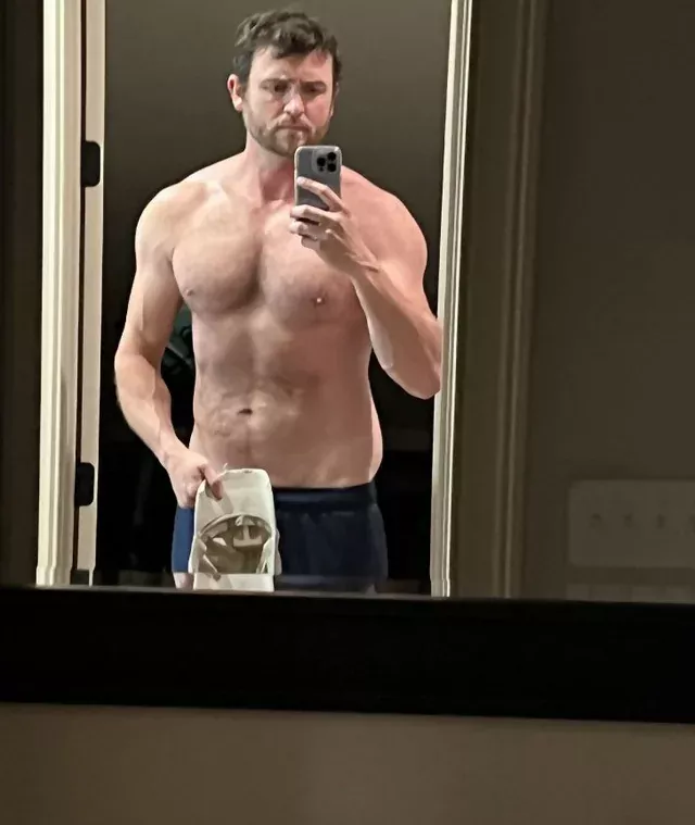 Is this the right vibe for this joint? posted by NormalGuyKindaHung