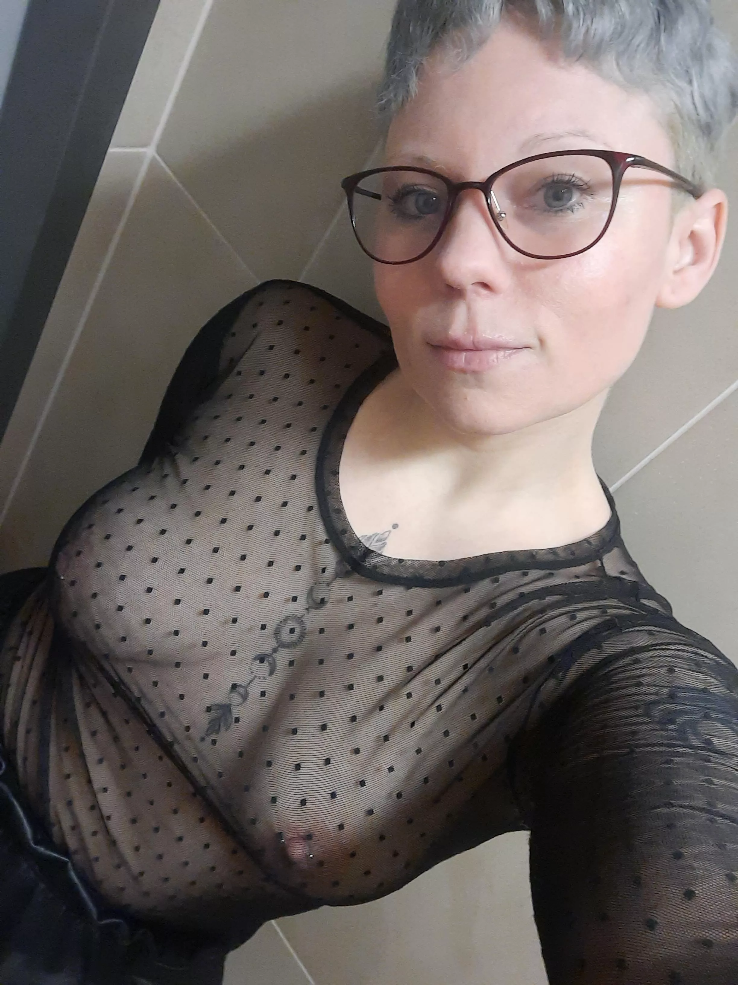 Milf in a great mood 😏😘 posted by Turbulent_Rip_9542