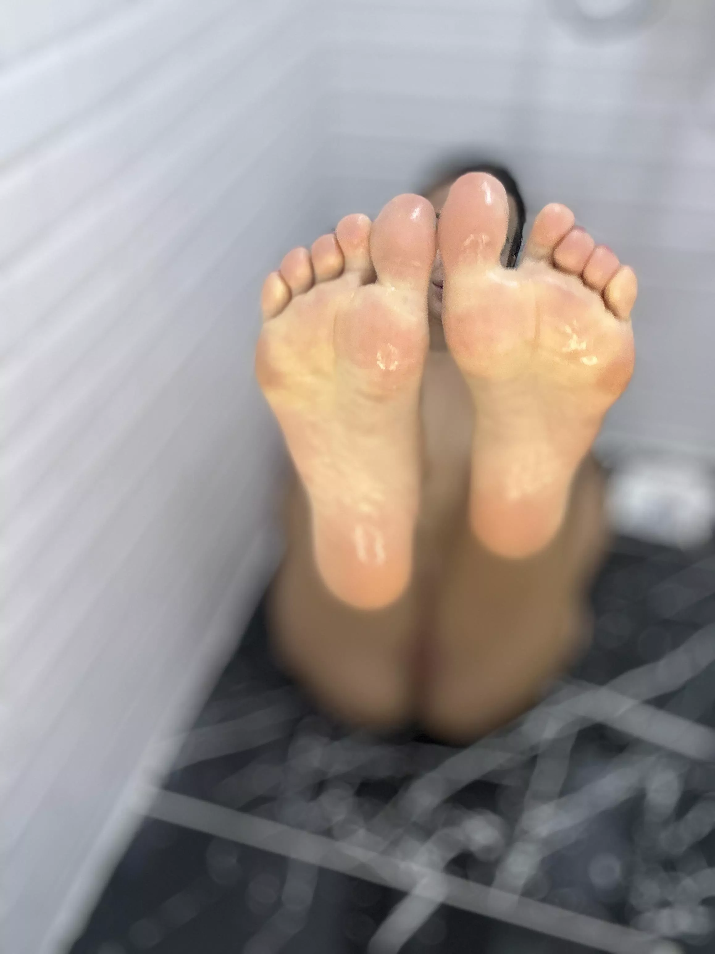 My sweet feet love kissing posted by sweet_sun_