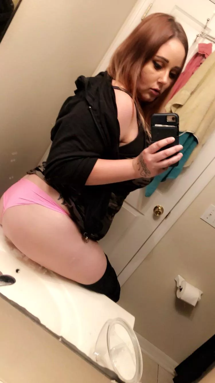 Nothing like being a newbie and having a small booty hehe 😜 here yall go have at it ! posted by Kittyxoxo_addmionsnp
