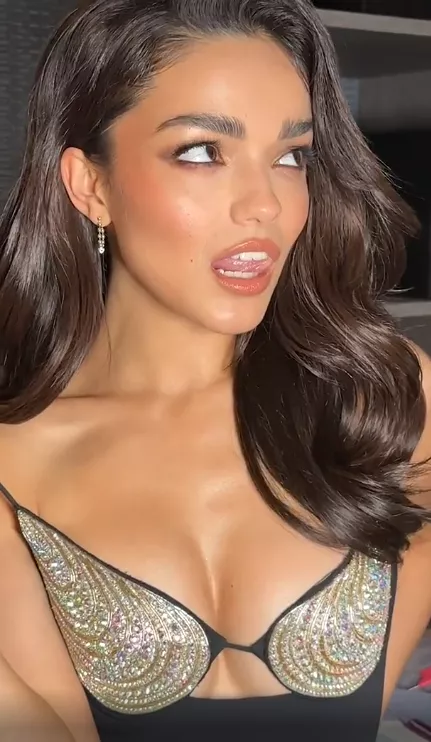 Rachel Zegler posted by yashy20