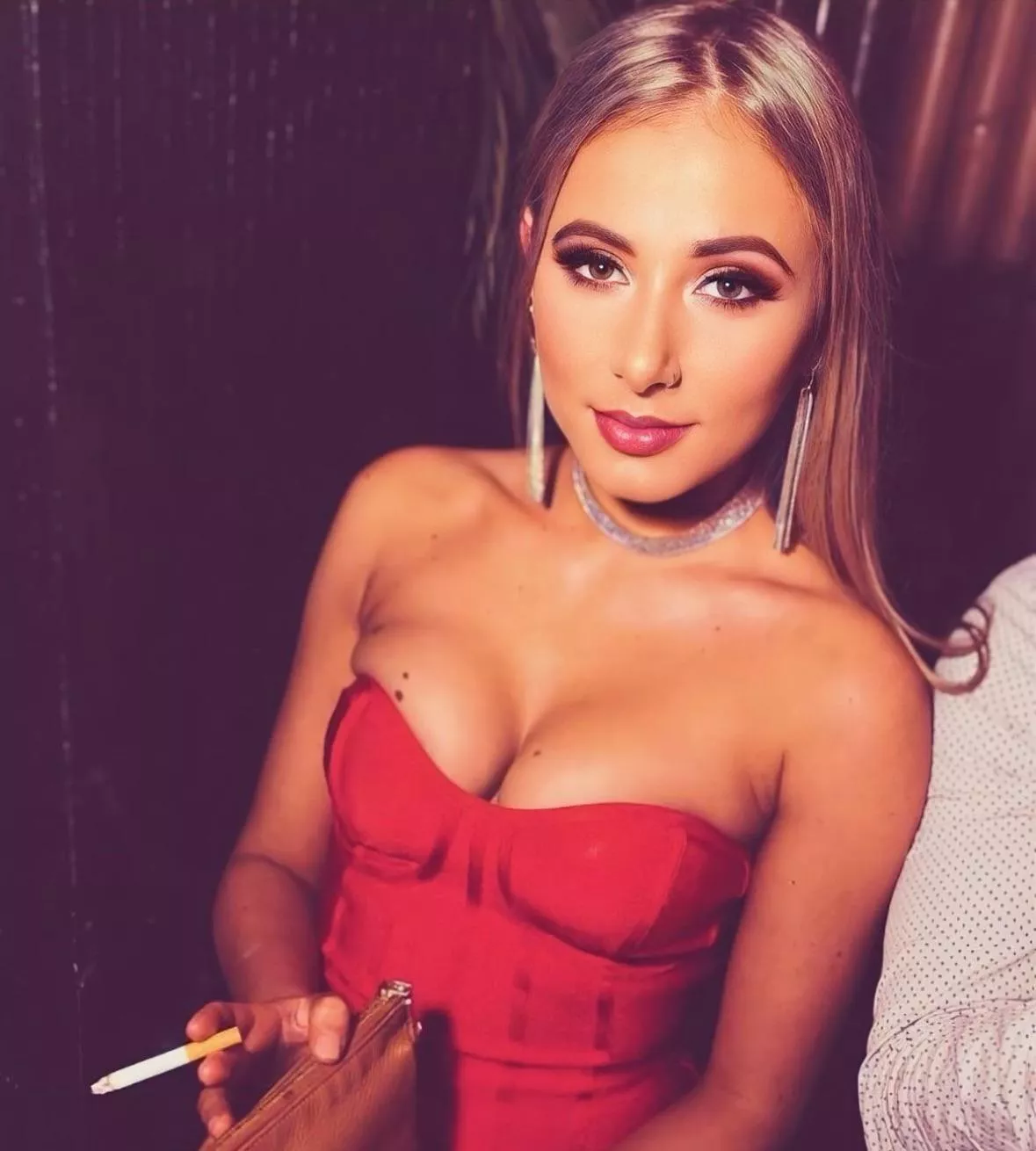 She knows you love seeing her smoke in public posted by darkpoetries