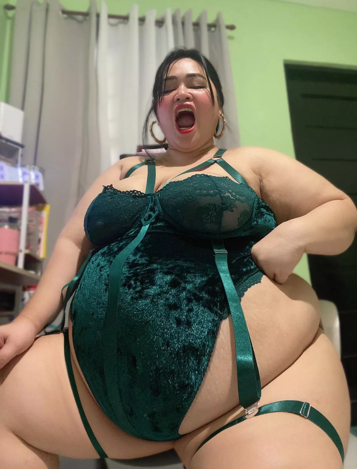 should I get more fatter?! 🐽🫐💙 posted by LiliBBWGoddess