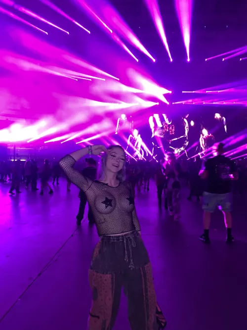 Where my headbangers at?!😤 by KoalaKnifeFight