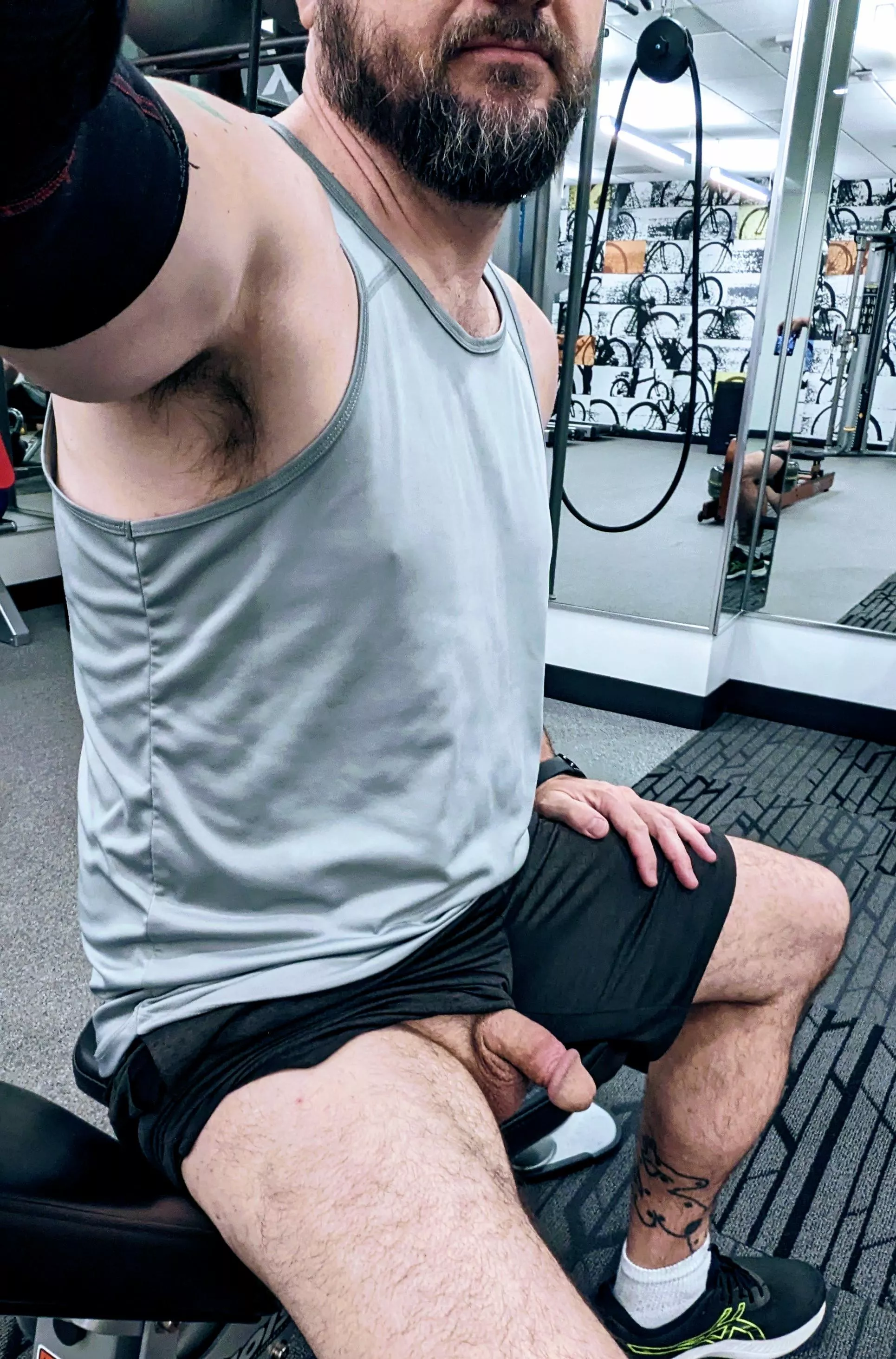 [45] Another pic from the gym yesterday posted by retirefever