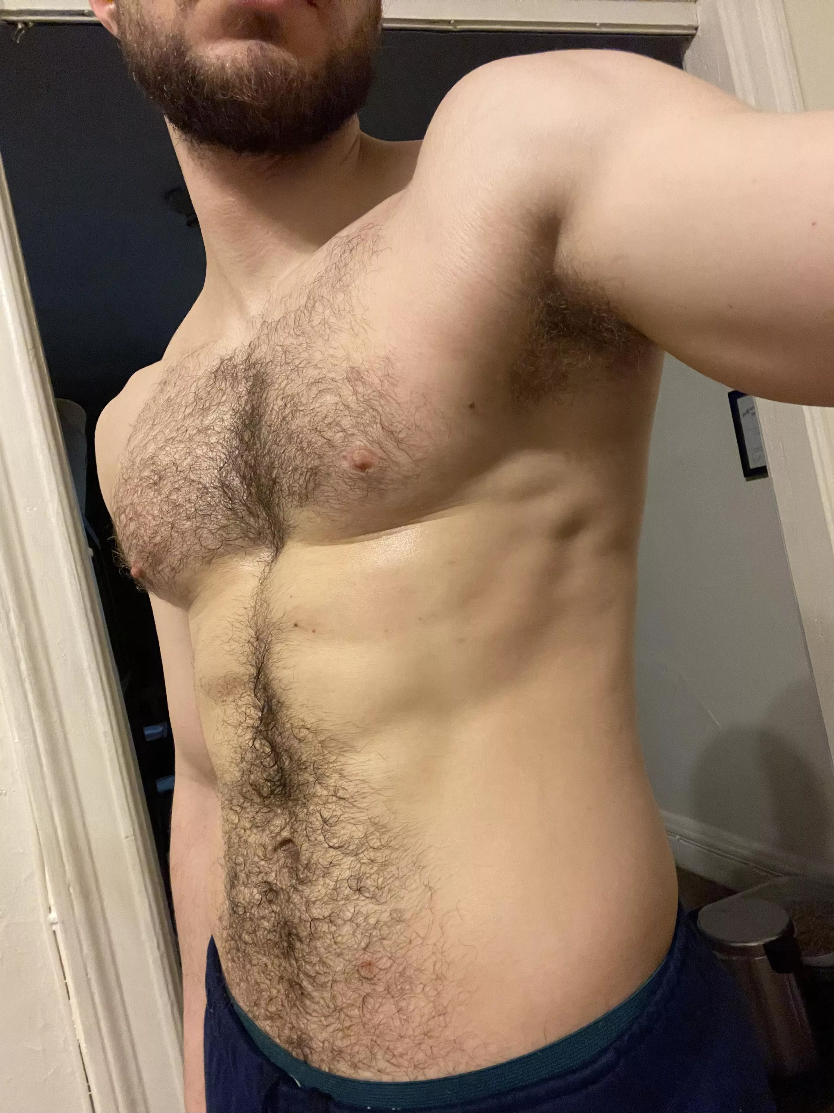 A bit sweaty after my run 🥵 posted by deoctubre