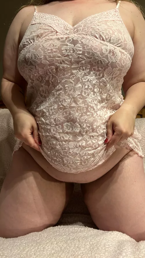 A MILF with a tummy by sassy_momma_m1lf