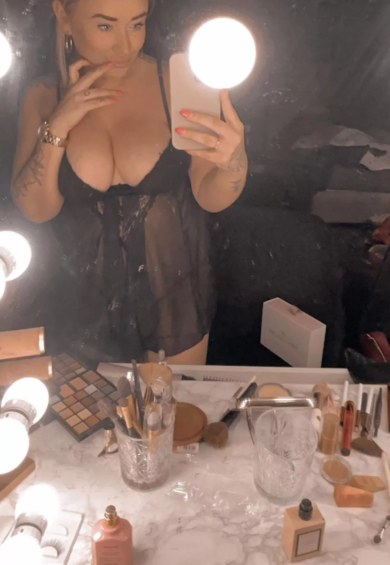 Almost Valentine’s Day 🌹💋 posted by xxkiki22