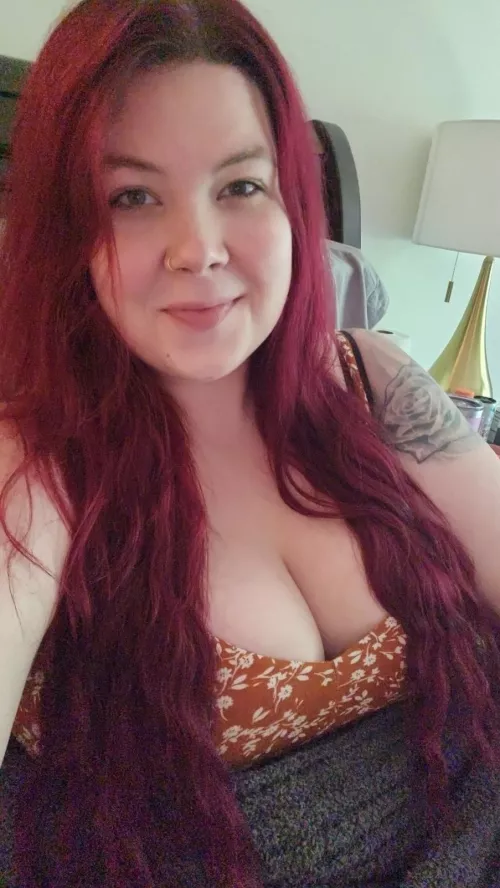 Anyone else having a cozy/lazy weekend in bed? 🛏️ by CrimsonCurves9