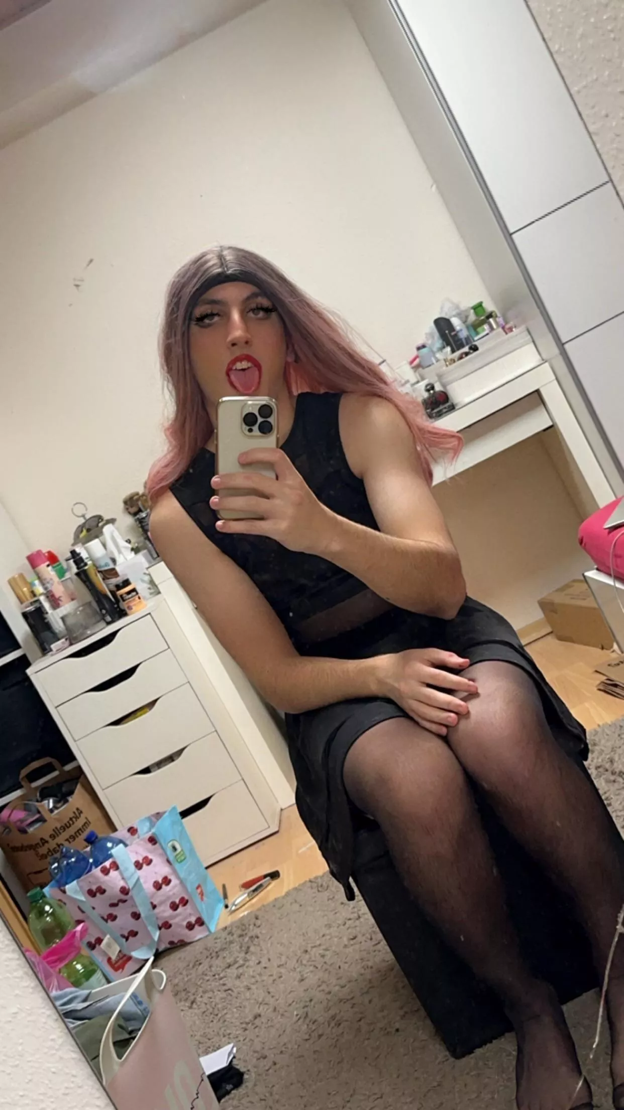 Can I be your girlfriend 😊 posted by Girlyyymiaa24