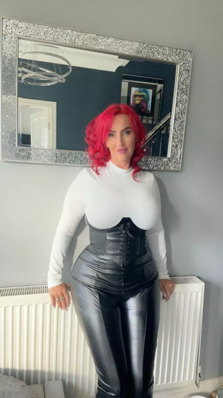 Do you like my outfit😈 posted by _andreasuzanne