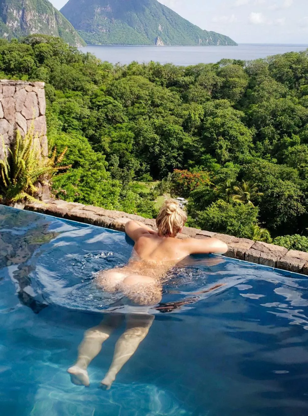 Feelin free 😘 posted by chloeeelisexoo