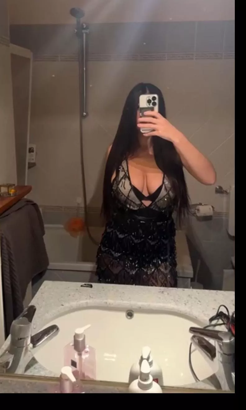 feelin sexy at the mirorr today posted by -Evva-Moon-