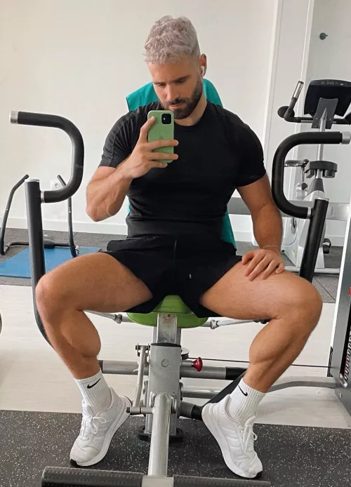 Just dyed my hair silver, what do you guys think?💭 by Naomitalls