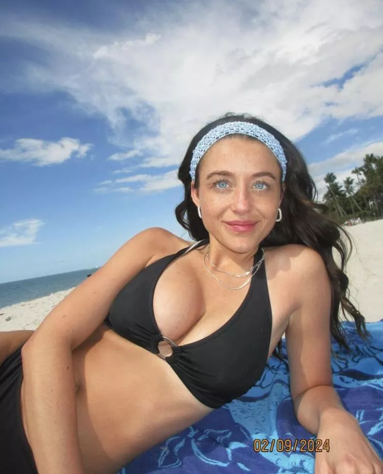 lovely blue eyes posted by Grouchy-Falcon-345